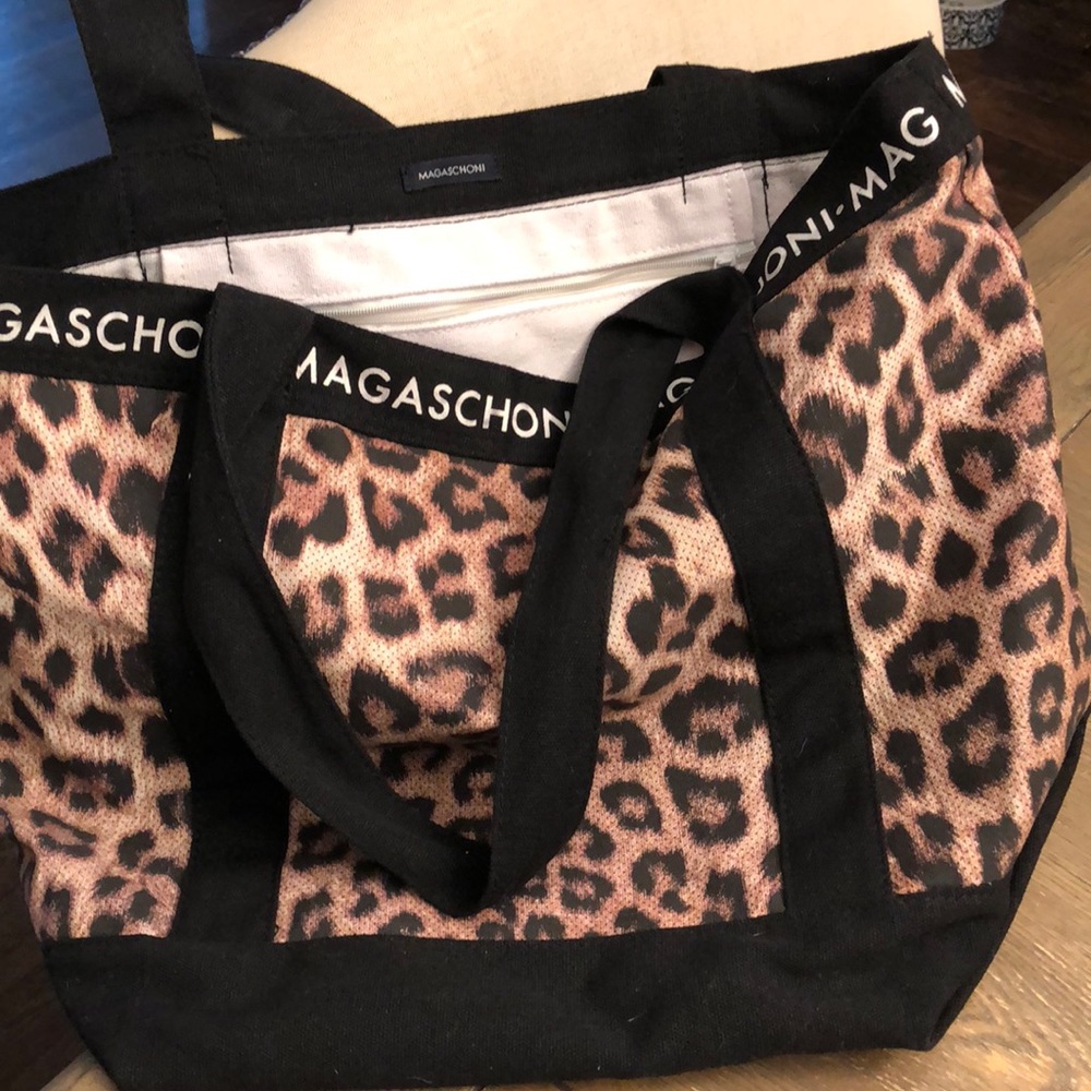 Magaschoni Overnight leopard bag